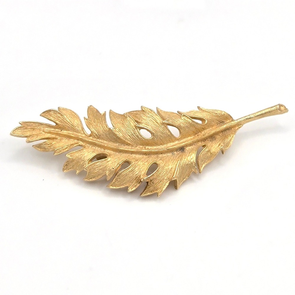 Vintage Coro 1961 Gold Tone Feather Brooch Textured‎ Leaf Pin Signed Jewelry
